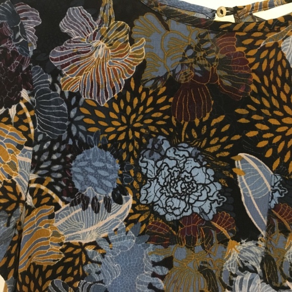 H & M Floral Short Sleeve Blouse Size Small - Picture 3 of 4